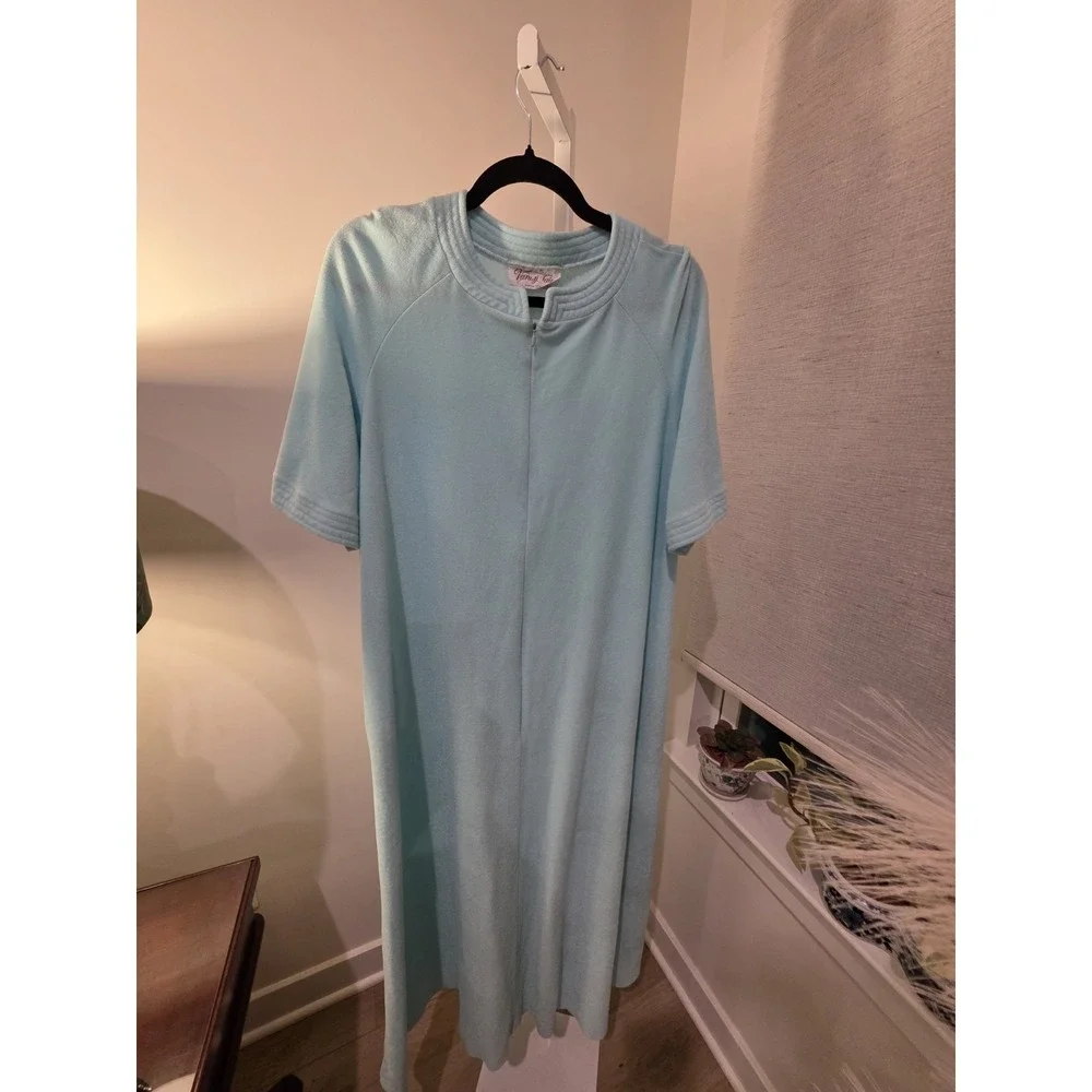 Vintage Vanity Fair Acqua Night Gown Robe Warm  SIZE (8-10) M Front Zip Pockets